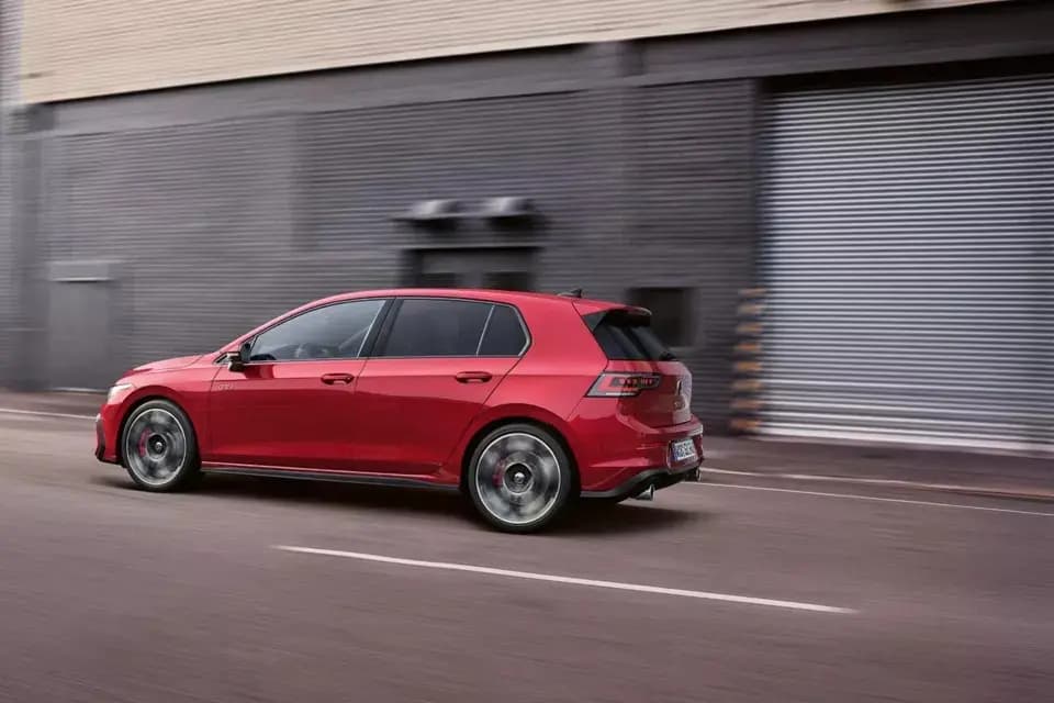 <p><strong>Wybierz Volkswagena w wersji Plus – więcej korzyści, więcej oszczędności!</strong></p>