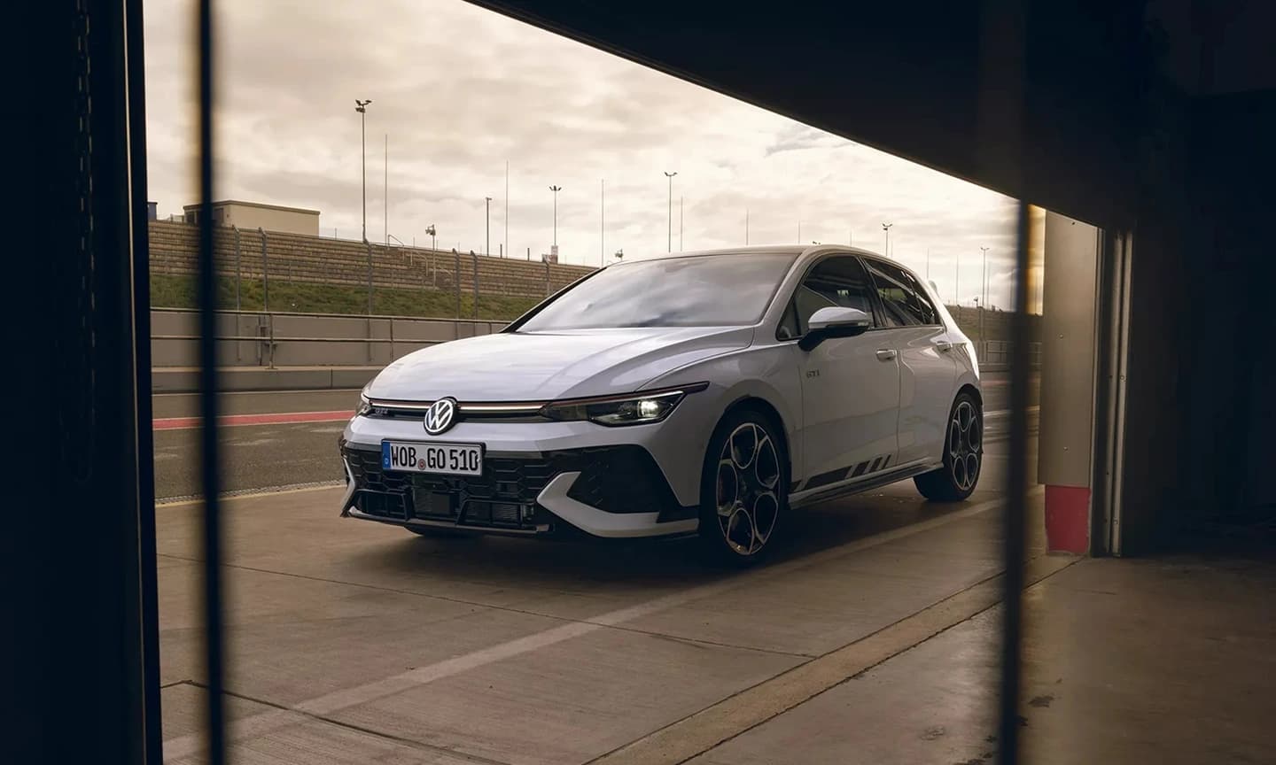 <p><strong>Jego prawdziwą pasją są wyścigi - Golf GTI Clubsport</strong></p>