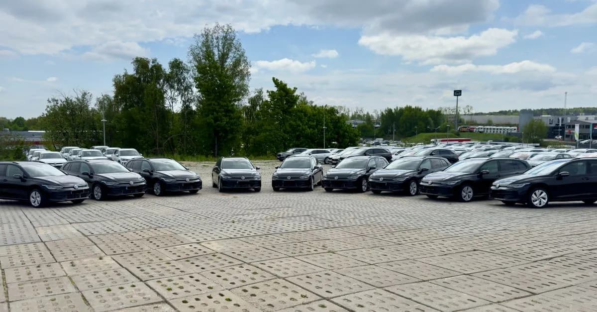 <p>Kolejne samochody trafiły do naszego klienta biznesowego.</p>