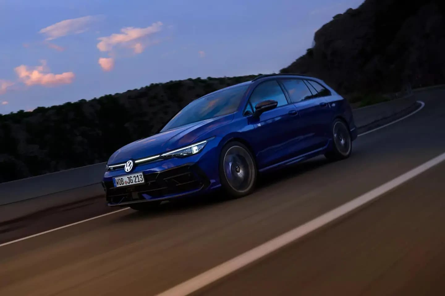 <p><strong>Golf R Black Edition — czarna perła osiągów</strong></p>